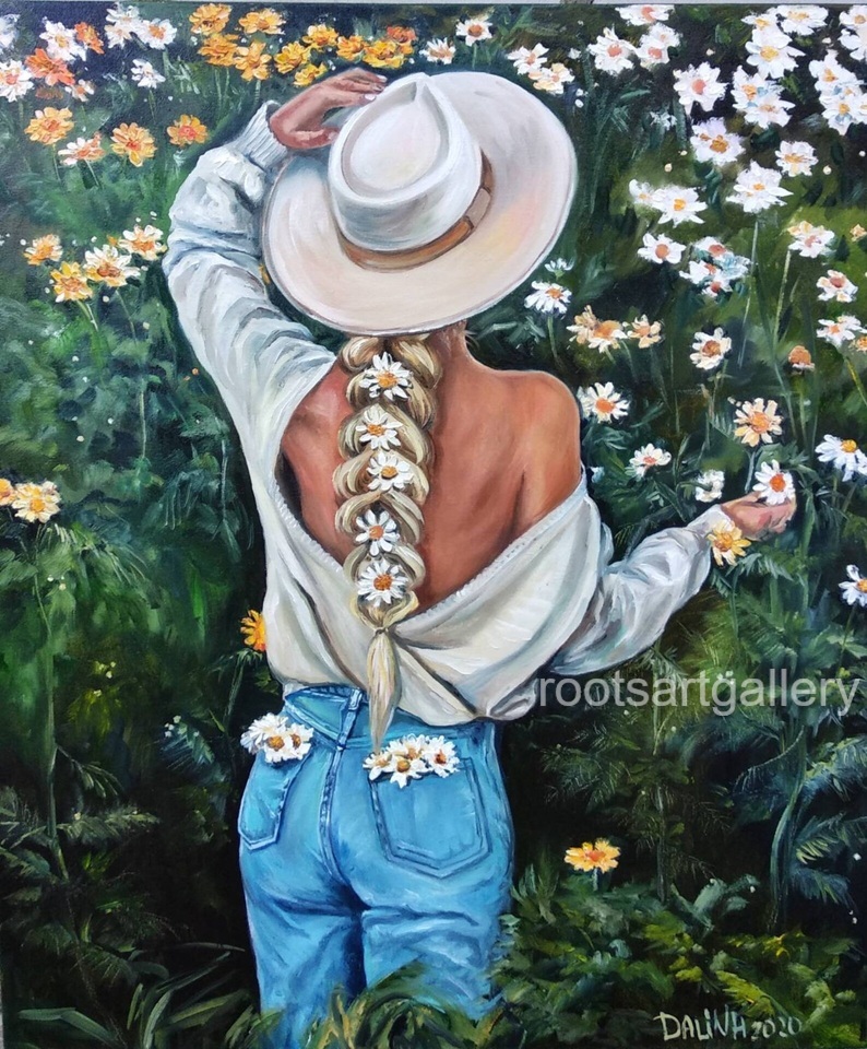 The girl with hat in field of daisies